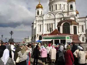 Crowds gathered outside Christ the Savior for a chance to see the hand of John the Babtist