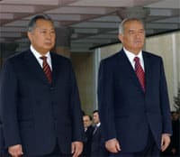 Kyrgyz President Kurmanbek Salievich Bakiev and Uzbek President Islam Karimov at a meeting in October of 2006.